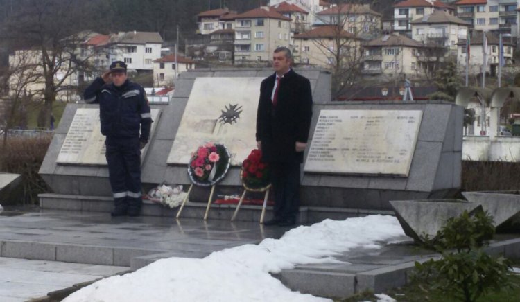 В Златоград поднесоха венци на паметника на загиналите в Руско-Турската Освободителна война 