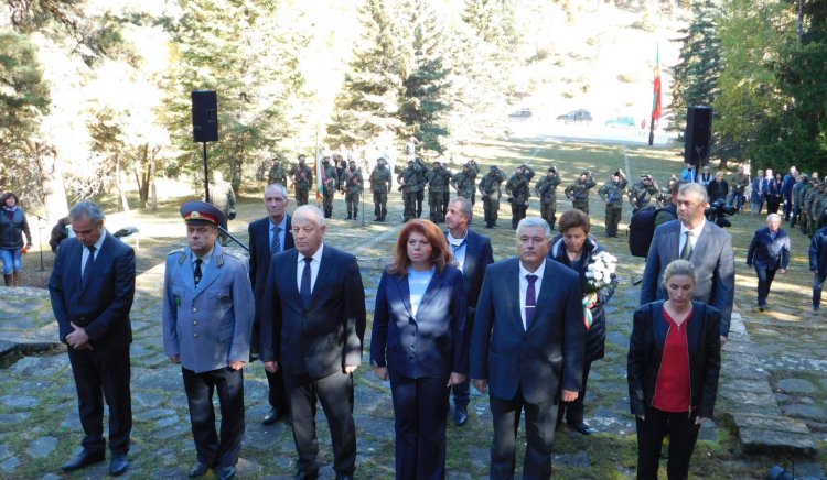 Коалиция „БСП за България“ и Илияна Йотова отдадоха почит на героите на Родопската Шипка
